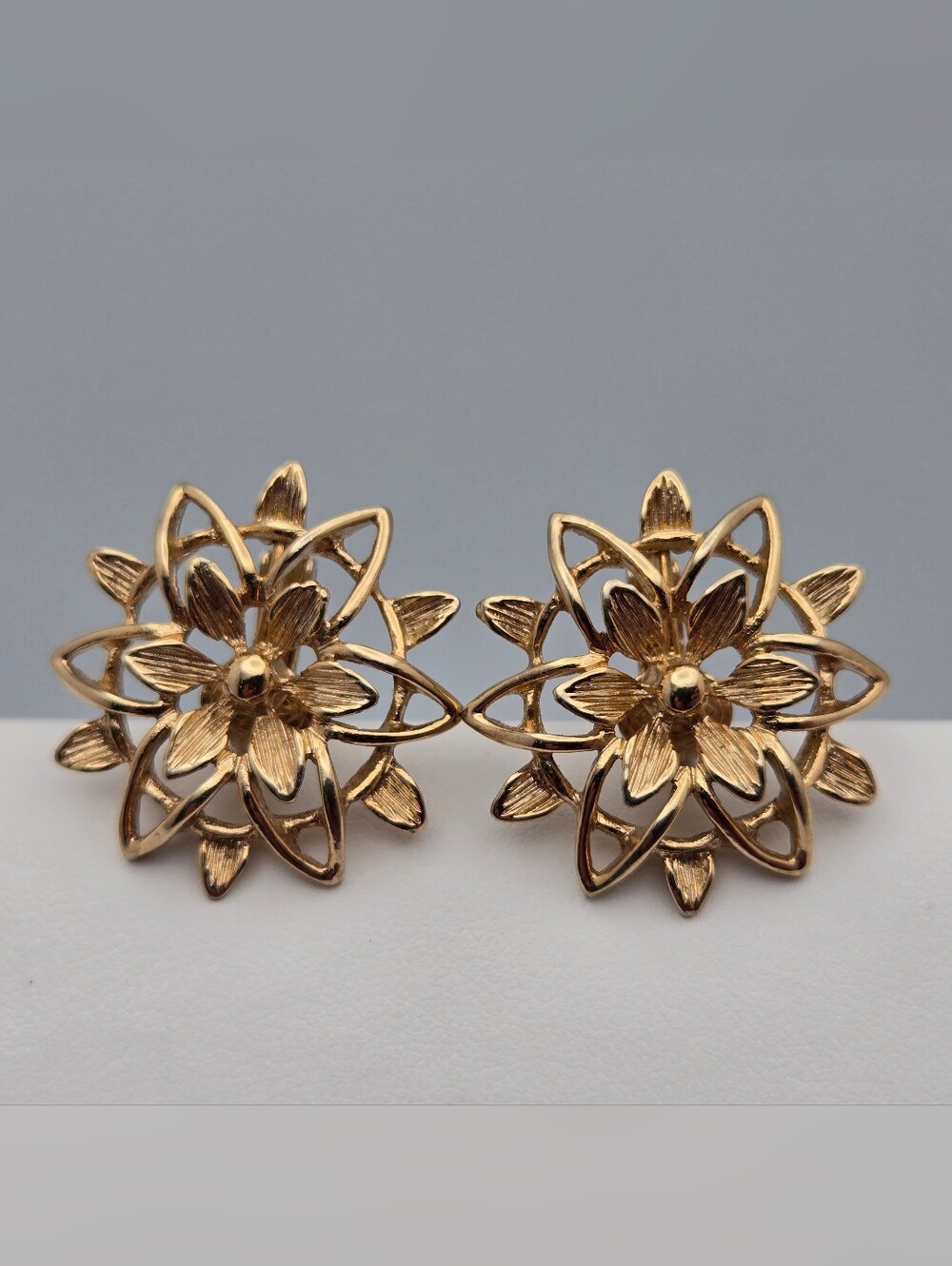 Vintage Sarah Coventry Peta-Lure Clip On Earrings Gold Tone Floral 1960s